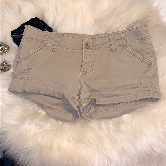 Size 7 tan cuff shorts - Picture 7 of 7